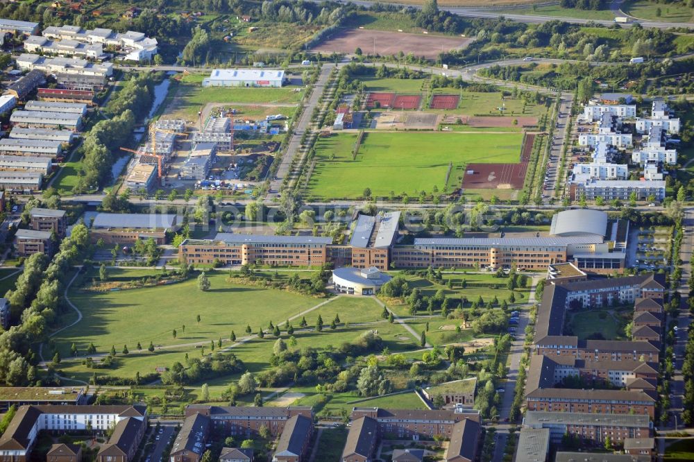 Hamburg Bergedorf von oben - Gelände der Allermöhe - Schule im Walter - Rothenburg - Weg mit Sportplatz im Stadtteil Bergedorf in Hamburg