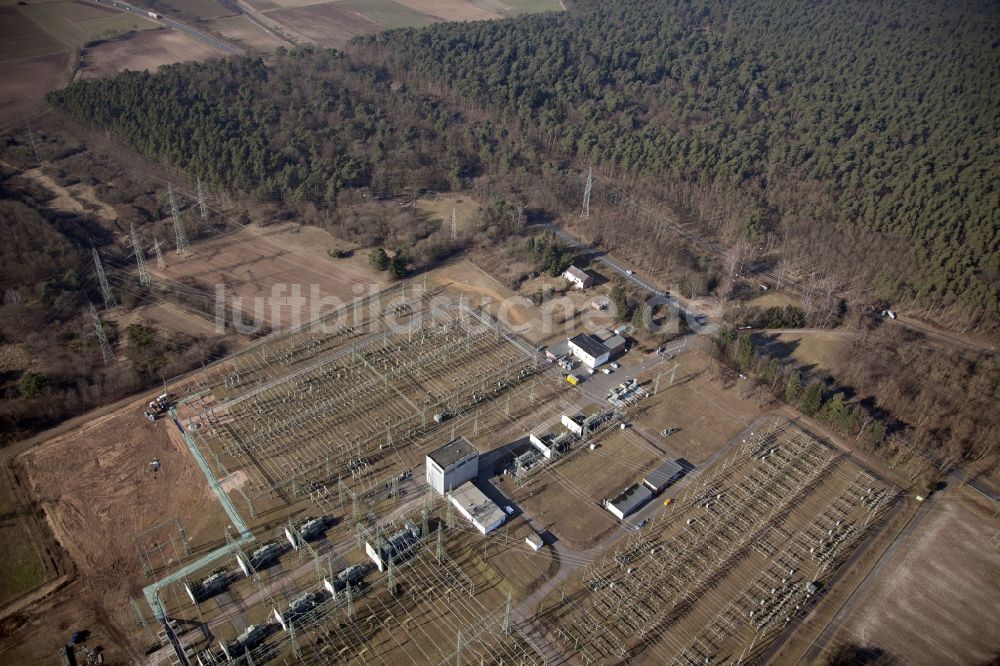 Luftaufnahme Rödermark - Gelände des Amprion- Umspannwerkes zwischen Urberach und Offenthal im Ortsteil Urberach in Rödermark im Bundesland Hessen