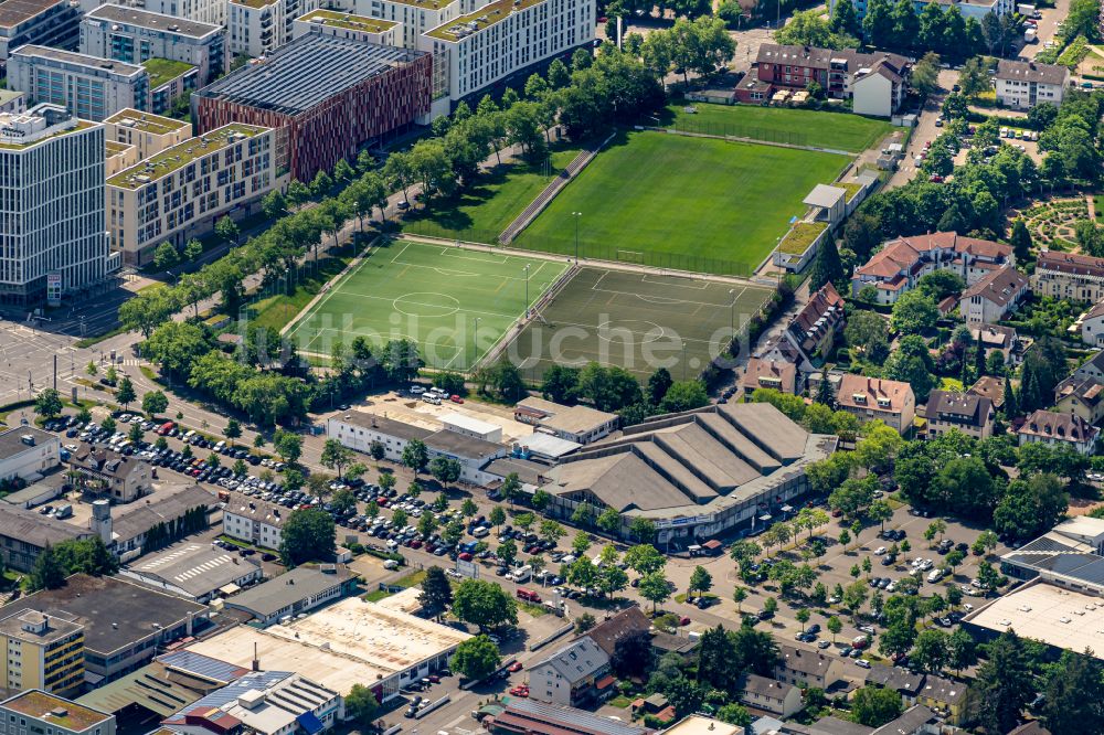 Luftbild Freiburg im Breisgau - Gelände der Arena Eishalle Echte Helden Arena in Freiburg im Breisgau im Bundesland Baden-Württemberg, Deutschland