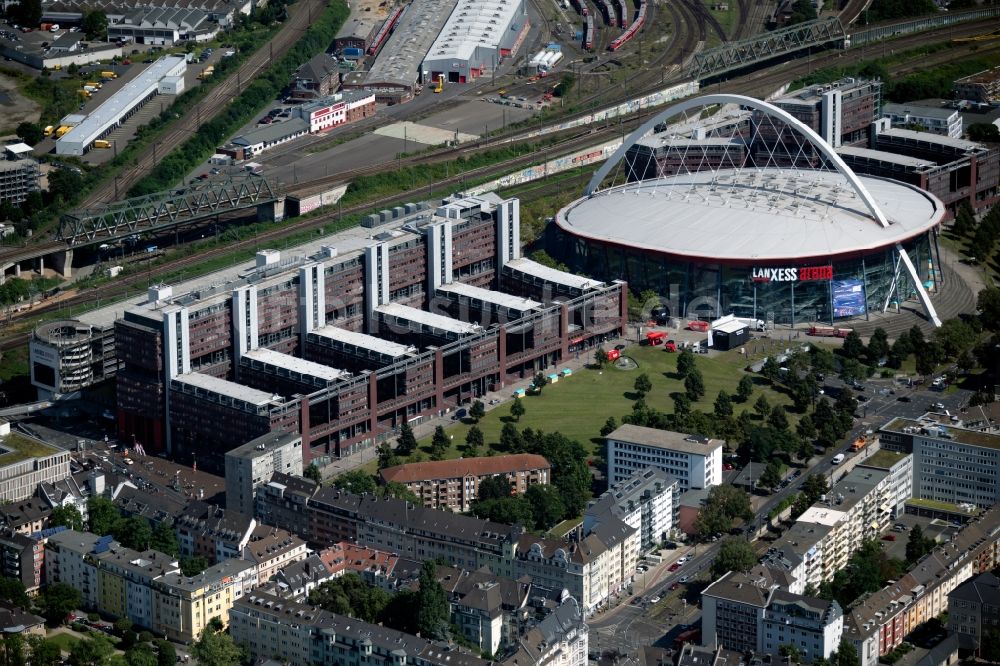 Luftaufnahme Köln - Gelände der Arena Lanxess Arena am Willy-Brandt-Platz in Köln im Bundesland Nordrhein-Westfalen - NRW, Deutschland