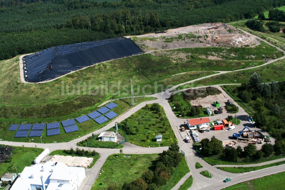 Berg (Pfalz) von oben - Gelände der aufgeschütteten Mülldeponie Kreis Germersheim in Berg (Pfalz) im Bundesland Rheinland-Pfalz