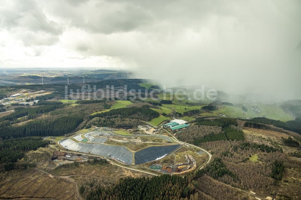 Luftbild Neuenwald - Gelände der aufgeschütteten Mülldeponie Olper Entsorgungszentrum GmbH & Co. KG in Neuenwald im Bundesland Nordrhein-Westfalen, Deutschland