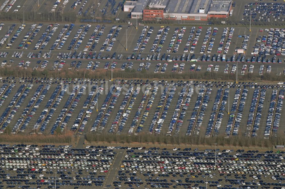 Etzin aus der Vogelperspektive: Gelände der Auto- Service-und Umschlag- Center Mosolf GmbH in Etzin bei Nauen