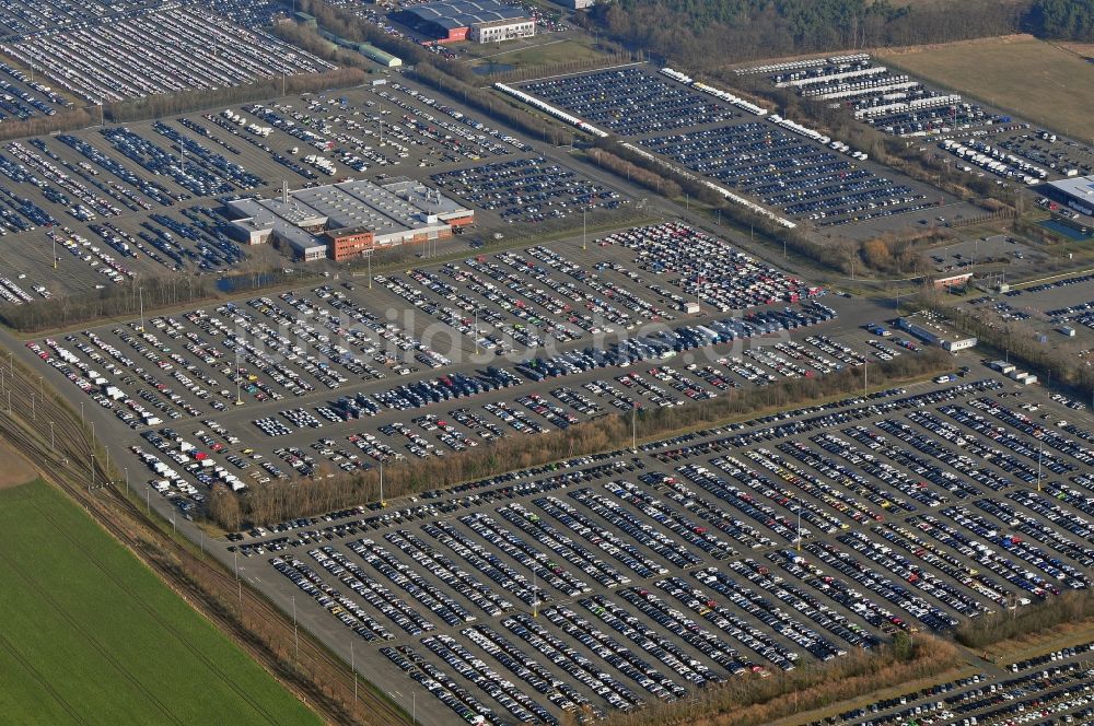 Etzin aus der Vogelperspektive: Gelände der Auto- Service-und Umschlag- Center Mosolf GmbH in Etzin bei Nauen