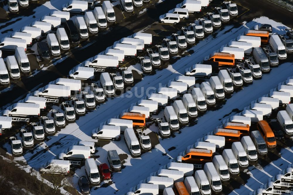 Ketzin von oben - Gelände der Auto- Service-und Umschlag- Center Mosolf GmbH in Etzin im Bundesland Brandenburg