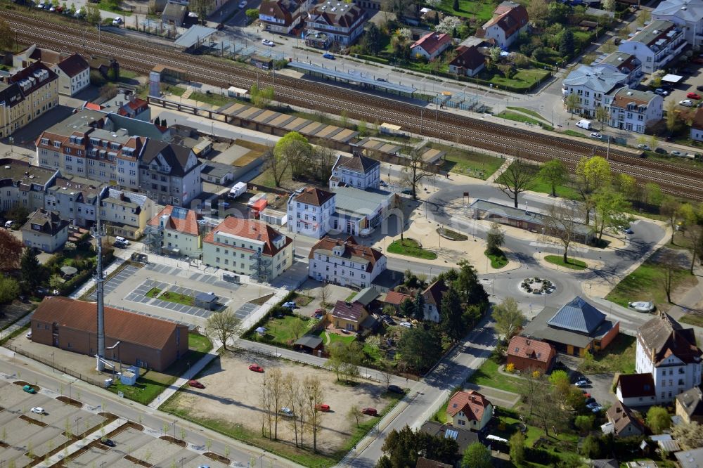 Falkensee von oben - Gelände am Bahnhof der Deutschen Bahn an der Poststraße in Falkensee im Bundesland Brandenburg