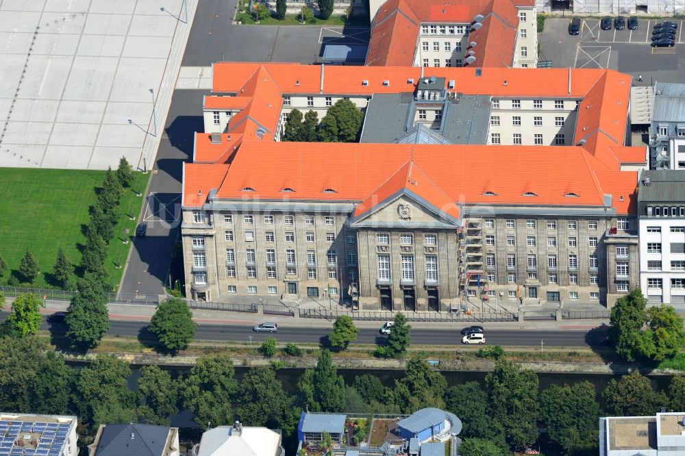 Berlin aus der Vogelperspektive: Gelände des Bendlerblocks an der Stauffenbergstraße 18 und dem Reichpietschufer 72–76 im Stadtteil Tiergarten