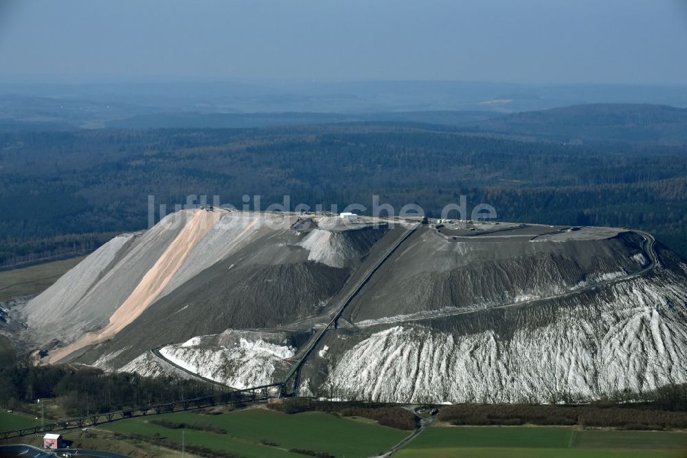 Luftbild Neuhof - Gelände der Bergbau- Halde zur Kali- und Salzgewinnung K+S Kali GmbH Am Kaliwerk in Neuhof im Bundesland Hessen