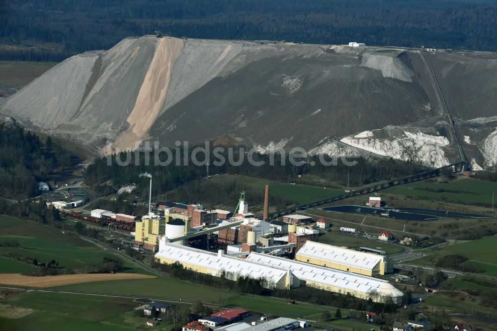 Luftaufnahme Neuhof - Gelände der Bergbau- Halde zur Kali- und Salzgewinnung K+S Kali GmbH Am Kaliwerk in Neuhof im Bundesland Hessen