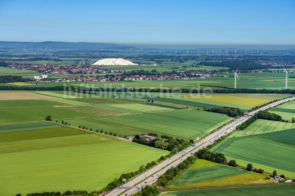 Giesen aus der Vogelperspektive: Gelände der Bergbau- Halde zur Kali- und Salzgewinnung Siegfried in Giesen im Bundesland Niedersachsen, Deutschland