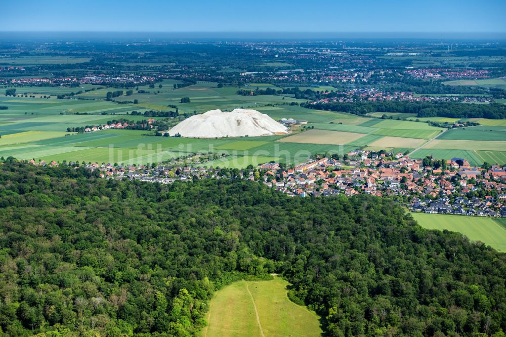 Luftaufnahme Giesen - Gelände der Bergbau- Halde zur Kali- und Salzgewinnung Siegfried in Giesen im Bundesland Niedersachsen, Deutschland