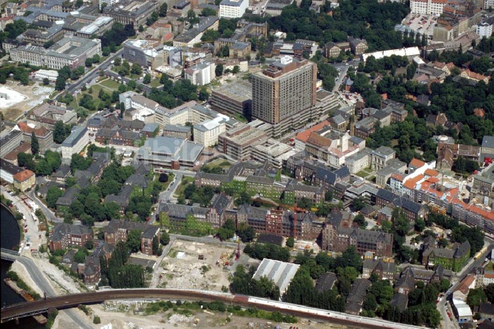 Berlin / Mitte aus der Vogelperspektive: Gelände der Berliner Charité in Berlin Mitte 1995