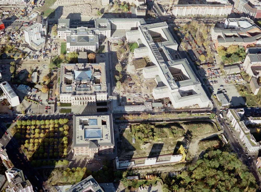 Berlin aus der Vogelperspektive: Gelände am Berliner Landtag, Grophiusbau und Bundesfinanzministerium an der Wilhelmstraße / Niederkirchnerstraße in Berlin - Mitte