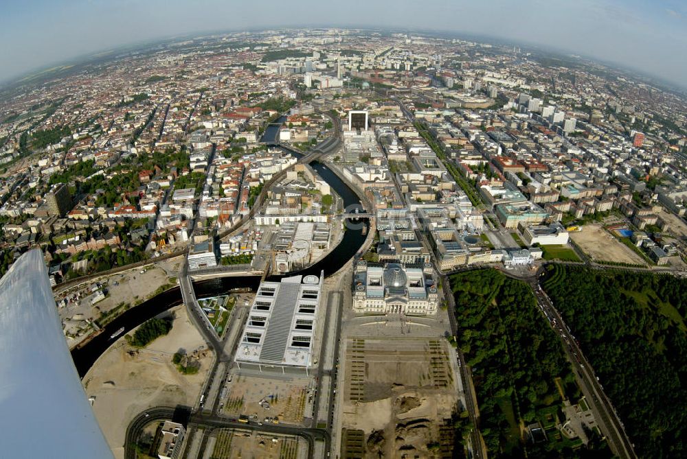 Luftaufnahme Berlin - Gelände des Berliner Regierungsviertels an der Spree im Tiergarten