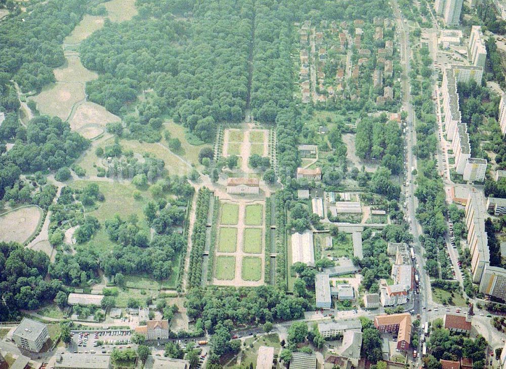 Luftbild Berlin - Lichtenberg - Gelände der BfA und Wohngebiet an der Pfarrstraße in Berlin - Lichtenberg