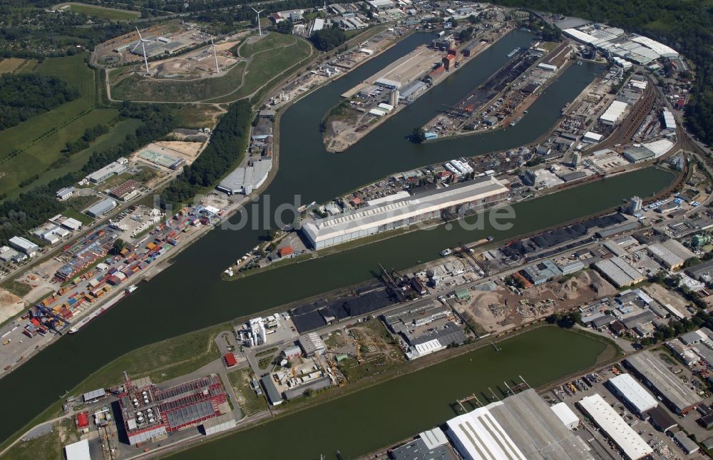 Karlsruhe aus der Vogelperspektive: Gelände des Binnenhafen Rheinhäfen Karlsruhe im Bundesland Baden-Württemberg