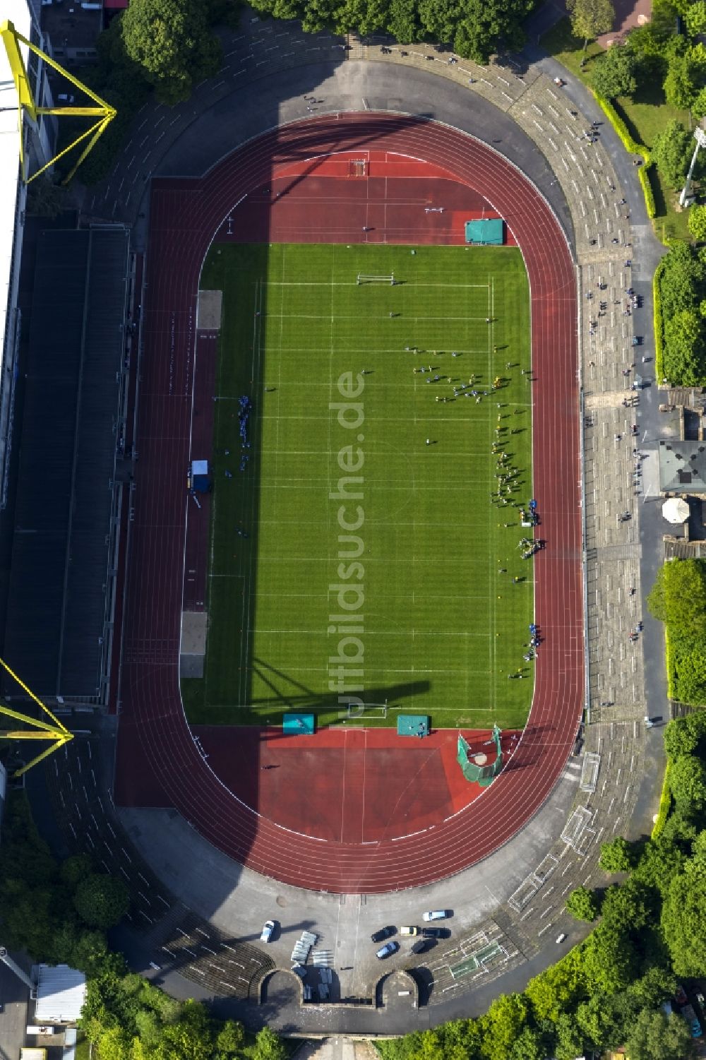 Dortmund von oben - Gelände des Borusseum , der Arena Signal Iduna Park mit dem Stadion Rote Erde in Dortmund in Nordrhein-Westfalen