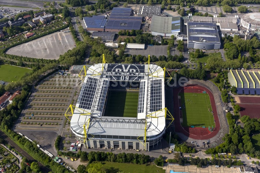 Luftbild Dortmund - Gelände des Borusseum , der Arena Signal Iduna Park mit dem Stadion Rote Erde in Dortmund in Nordrhein-Westfalen