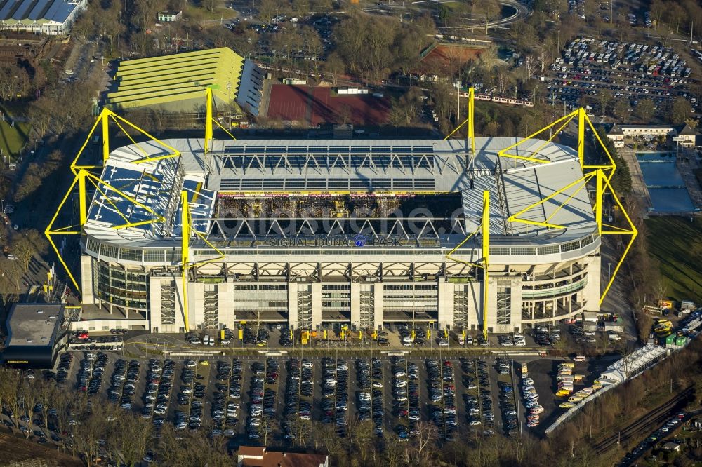 Dortmund aus der Vogelperspektive: Gelände des Borusseum , der Arena Signal Iduna Park mit dem Stadion Rote Erde in Dortmund in Nordrhein-Westfalen