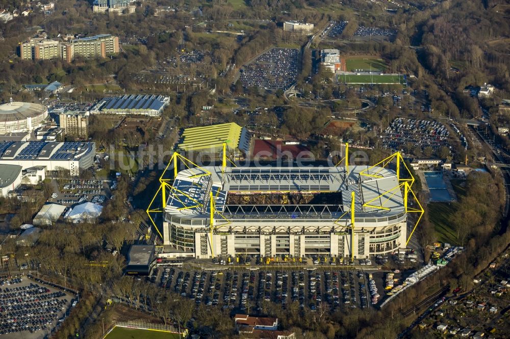 Luftbild Dortmund - Gelände des Borusseum , der Arena Signal Iduna Park mit dem Stadion Rote Erde in Dortmund in Nordrhein-Westfalen