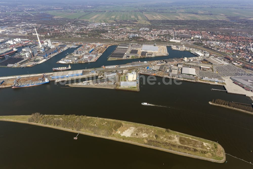 Luftaufnahme Bremen - Gelände des Bremer Hafen am Ufer der Weser in Bremen