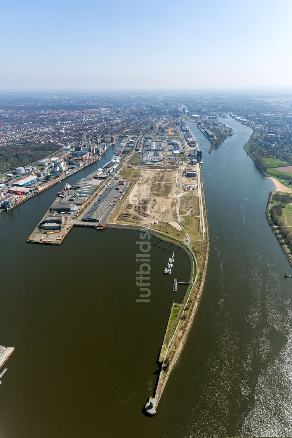 Luftbild Bremen - Gelände des Bremer Hafen am Ufer der Weser in Bremen