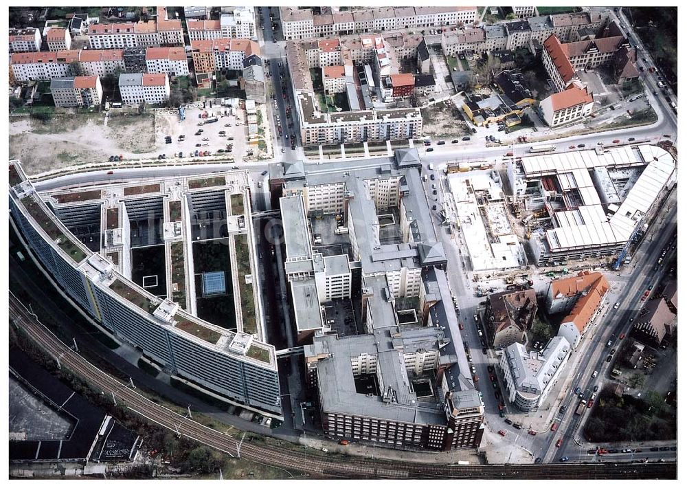 Luftbild Berlin - Friedrichshain - Gelände der Bundesanstalt für Angestelle (BfA) am Bahnhof Ostkreuz in Berlin - Friedrichshain.