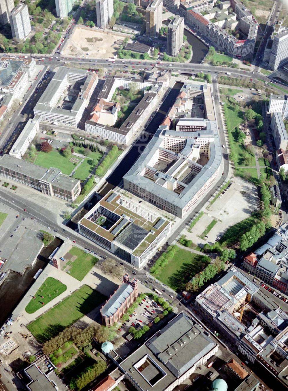 Berlin von oben - Gelände des Bundesaußenministeriums und des ehem. Kanzleramtes in Berlin - Mitte.