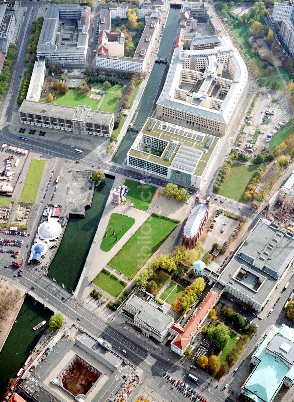 Luftbild Berlin - Gelände des Bundesaußenministeriums und des prov. Kanzleramtes in Berlin - Mitte.