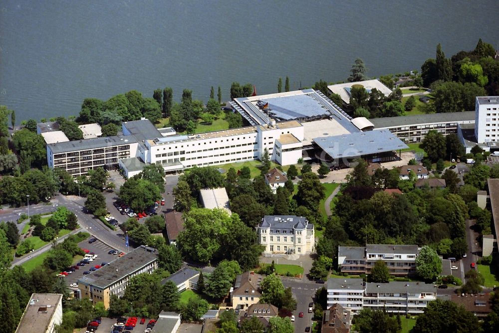 Bonn von oben - Gelände des Bundeshauses , dem ehemaligen Sitz des Deutsche Bundestag und heutigen World Conference Center in Bonn in Nordrhein-Westfalen