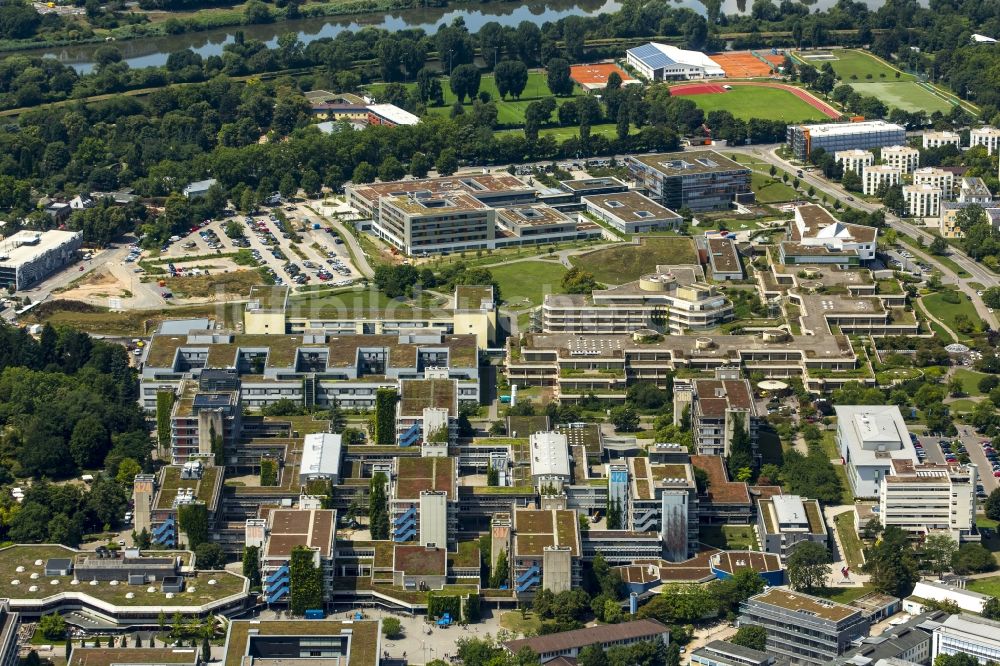 Heidelberg von oben - Gelände des Campus Universität Heidelberg mit dem Universitäts-Klinikum Heidelberg am Neuenheimer Feld in Heidelberg im Bundesland Baden-Württemberg