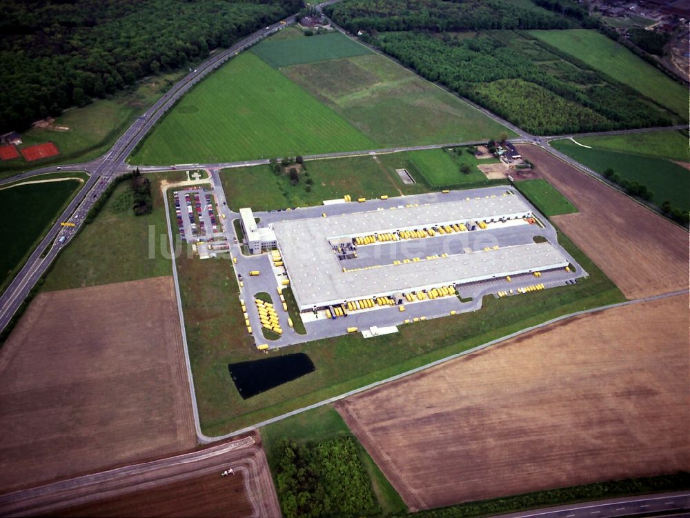 Luftaufnahme Krefeld - Gelände DHL Paketzentrum Krefeld in Krefeld im Bundesland Nordrhein-Westfalen, Deutschland