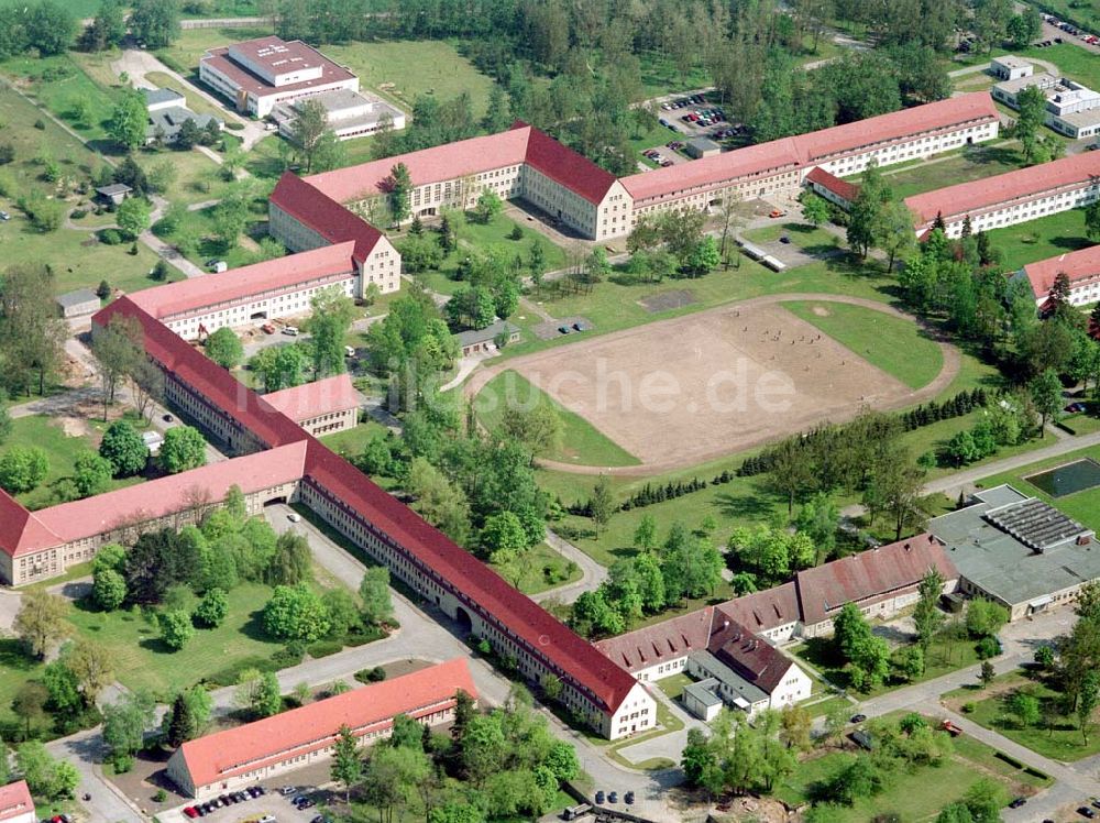 Strausberg / Brandenburg aus der Vogelperspektive: Gelände des ehem. DDR-Verteidigungsministeriums in Strausberg - Nord am Flugplatz.