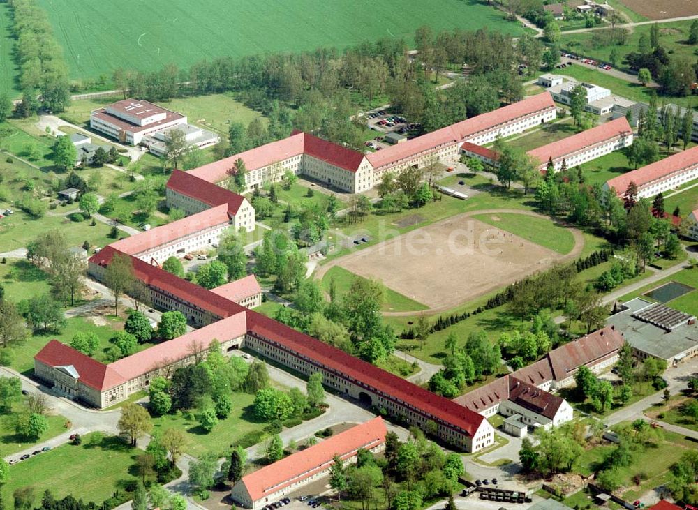 Luftbild Strausberg / Brandenburg - Gelände des ehem. DDR-Verteidigungsministeriums in Strausberg - Nord am Flugplatz.