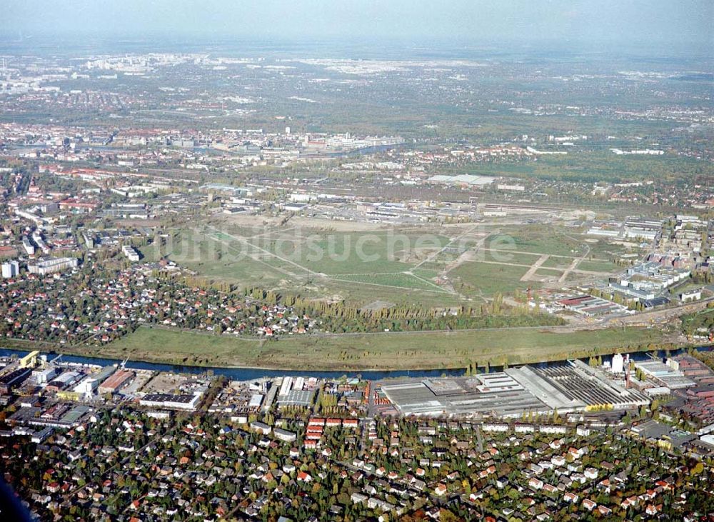 Luftbild Berlin - Johannisthal - Gelände des ehem. Flugplatzes Johannisthal in Berlin.