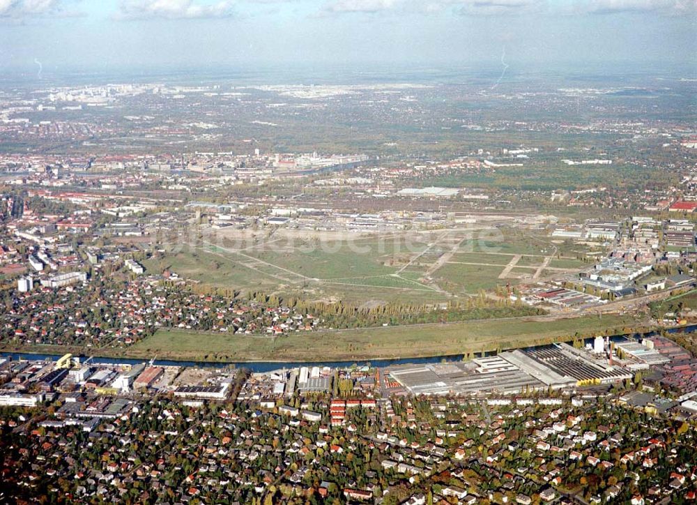 Berlin - Johannisthal aus der Vogelperspektive: Gelände des ehem. Flugplatzes Johannisthal in Berlin.