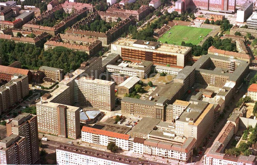 Berlin / Lichtenberg von oben - Gelände des ehem. MfS an der Normannenstraße / Frankfurter Allee mit dem Hans-Zoschke-Stadion (ehem. Dynamo Berlin)