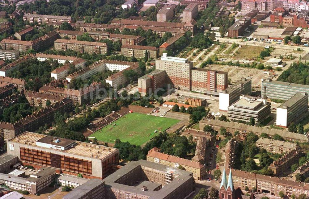 Berlin / Lichtenberg aus der Vogelperspektive: Gelände des ehem. MfS an der Normannenstraße / Frankfurter Allee mit dem Hans-Zoschke-Stadion (ehem. Dynamo Berlin)