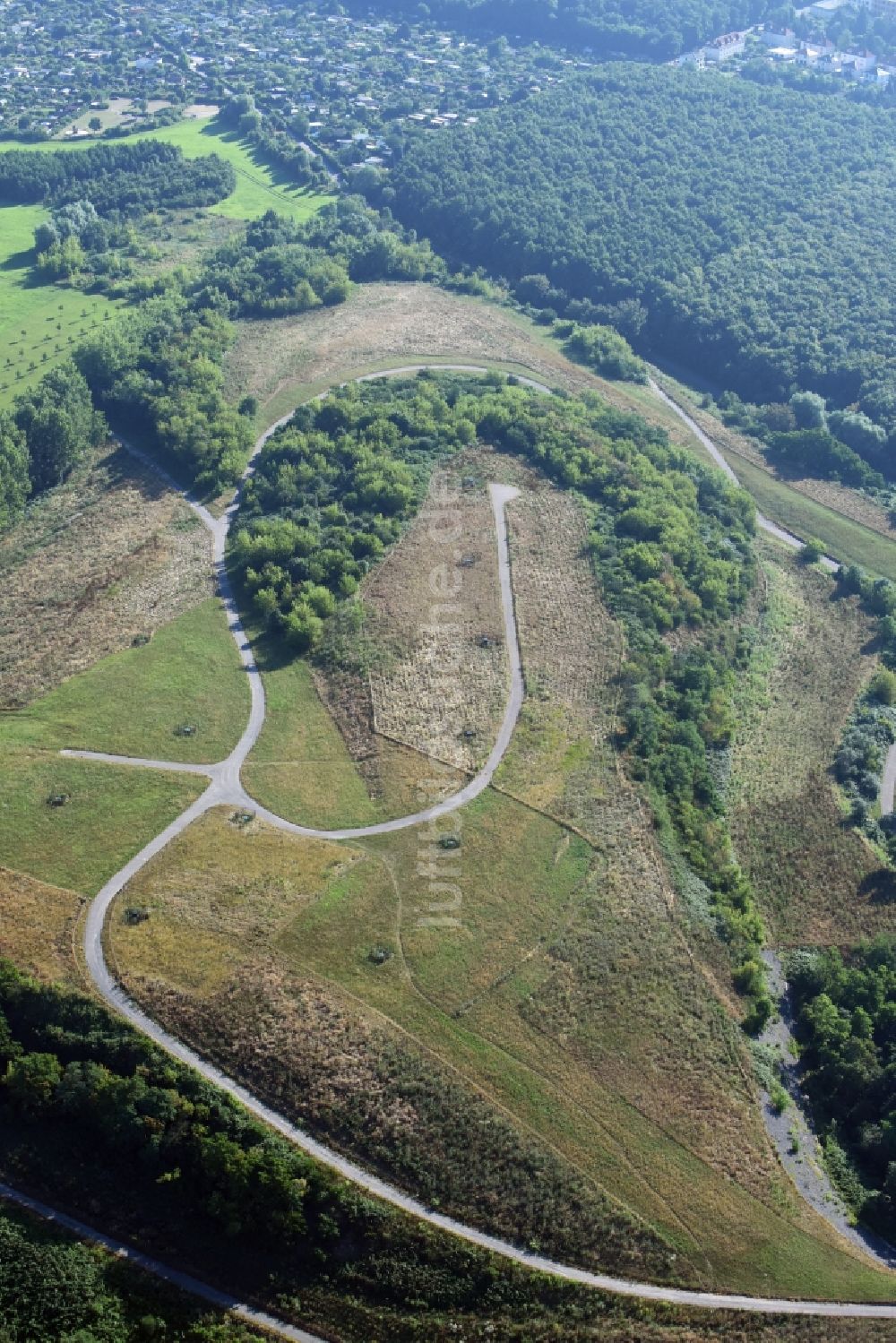 Leipzig aus der Vogelperspektive: Gelände der ehemaligen Bergbau- Halde Dösen in Leipzig im Bundesland Sachsen