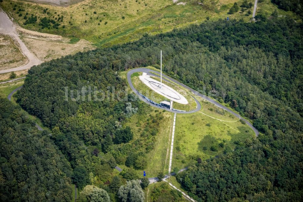 Bergkamen aus der Vogelperspektive: Gelände der ehemaligen Bergbau- Halde Halde Großes Holz in Bergkamen im Bundesland Nordrhein-Westfalen - NRW, Deutschland