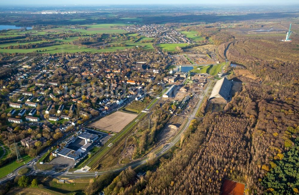 Dinslaken aus der Vogelperspektive: Gelände der ehemaligen Bergbau- Halde Lohberg in Dinslaken im Bundesland Nordrhein-Westfalen