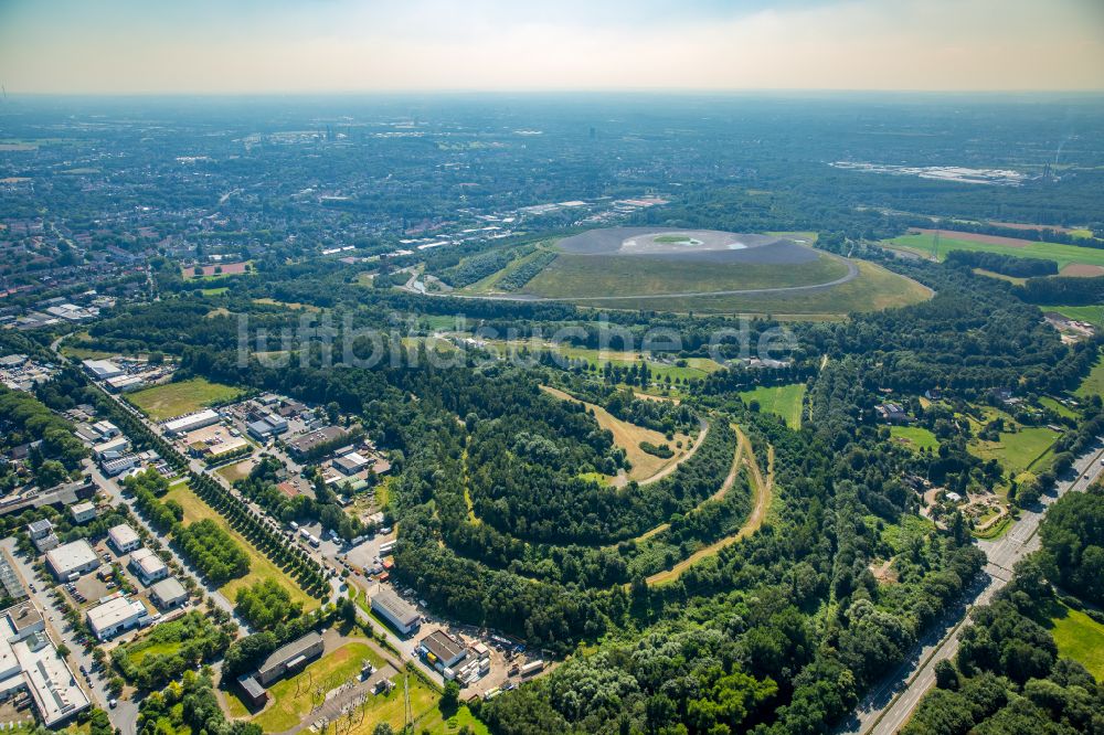 Gladbeck von oben - Gelände der ehemaligen Bergbau- Halde Mottbruchhalde im Naturschutzgebiet Natroper Feld in Gladbeck im Bundesland Nordrhein-Westfalen