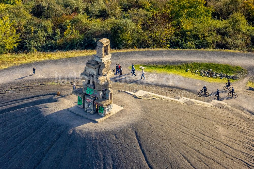 Gelsenkirchen aus der Vogelperspektive: Gelände der ehemaligen Bergbau- Halde Rheinelbe mit Himmelstreppe im Ortsteil Ückendorf in Gelsenkirchen im Bundesland Nordrhein-Westfalen, Deutschland