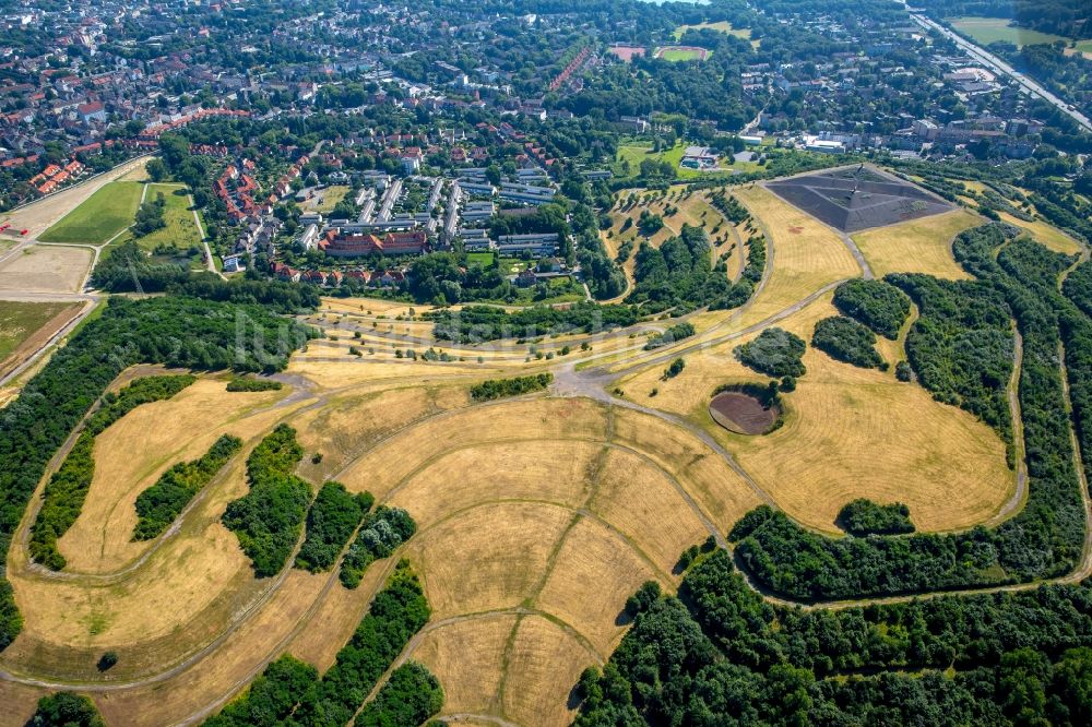 Gelsenkirchen von oben - Gelände der ehemaligen Bergbau- Halde Rungenberg in Gelsenkirchen im Bundesland Nordrhein-Westfalen