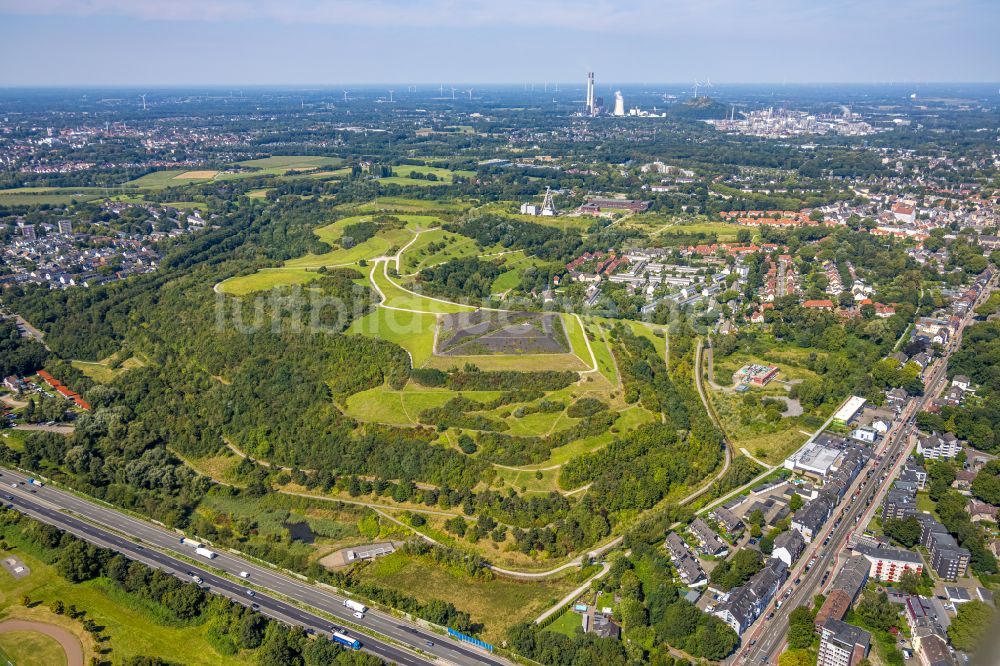 Gelsenkirchen aus der Vogelperspektive: Gelände der ehemaligen Bergbau- Halde Rungenberghalde im Ortsteil Buer in Gelsenkirchen im Bundesland Nordrhein-Westfalen, Deutschland