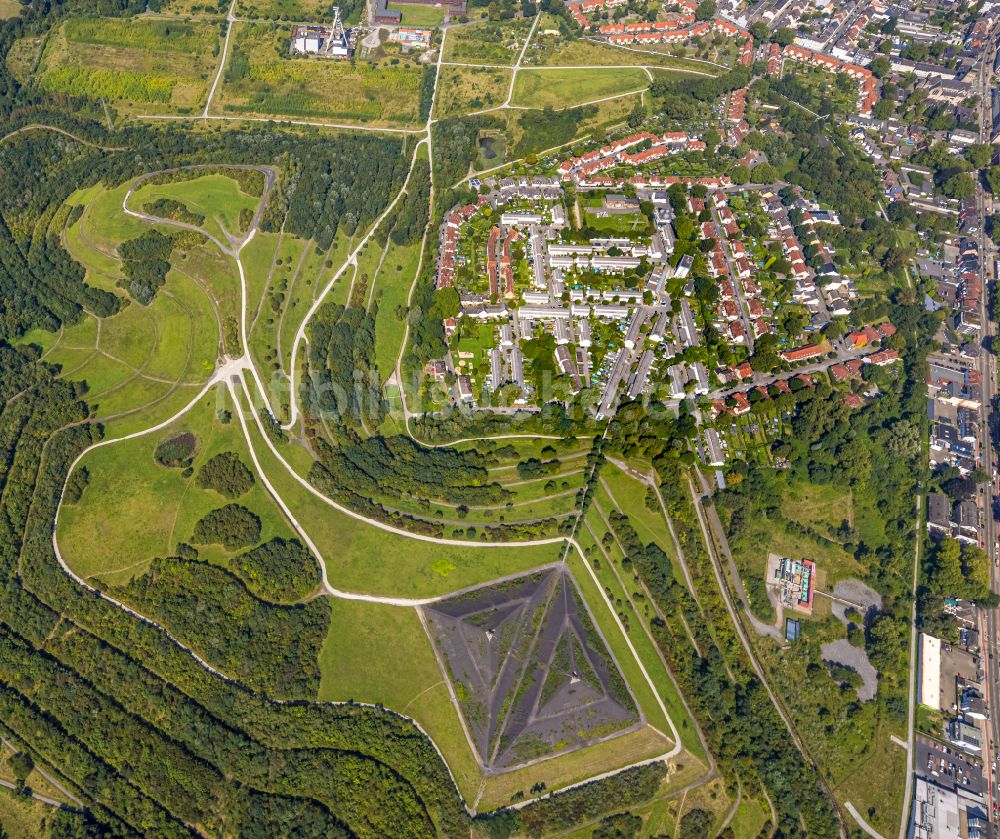 Gelsenkirchen aus der Vogelperspektive: Gelände der ehemaligen Bergbau- Halde Rungenberghalde im Ortsteil Buer in Gelsenkirchen im Bundesland Nordrhein-Westfalen, Deutschland