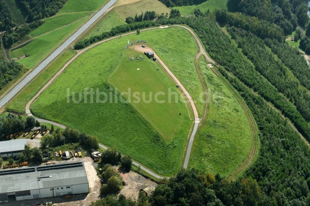 Luftbild Aue - Gelände der ehemaligen Bergbau- Halde Wismut Halde in Aue im Bundesland Sachsen