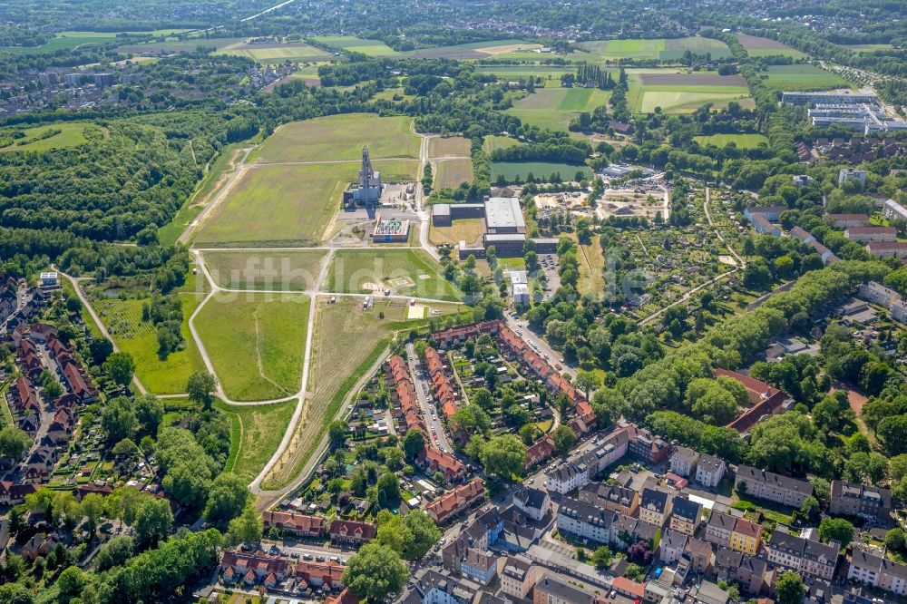 Gelsenkirchen aus der Vogelperspektive: Gelände der ehemaligen Bergbau- Halde Zeche Hugo Schacht 2 im Ortsteil Buer in Gelsenkirchen im Bundesland Nordrhein-Westfalen, Deutschland