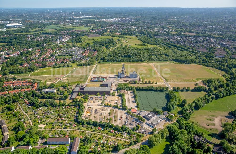 Luftaufnahme Gelsenkirchen - Gelände der ehemaligen Bergbau- Halde Zeche Hugo Schacht 2 im Ortsteil Buer in Gelsenkirchen im Bundesland Nordrhein-Westfalen, Deutschland