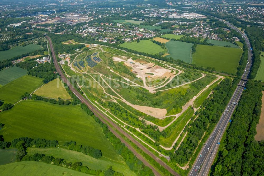 Luftbild Bochum - Gelände der ehemaligen Bergbau- Halde zwischen Kornharpener Straße und BAB A43 in Bochum im Bundesland Nordrhein-Westfalen - NRW, Deutschland